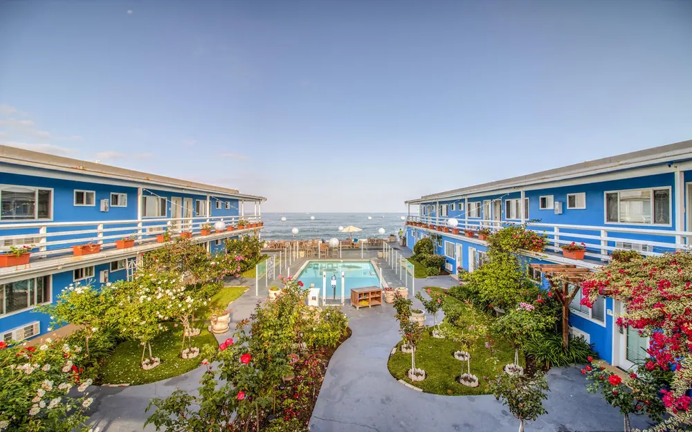 Oceanfront pool on the cliff edge at The Inn at Sunset Cliffs in Point Loma